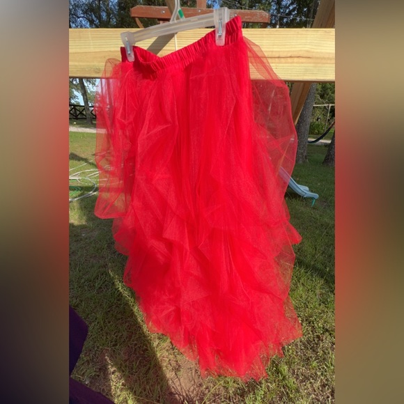 Marais sky red tulle skirt. Worn once for photos - Picture 2 of 3